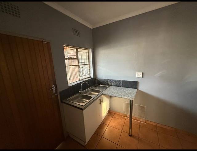 3 BEDROOM HOUSE FOR SALE IN VANDERBIJLPARK SE 6